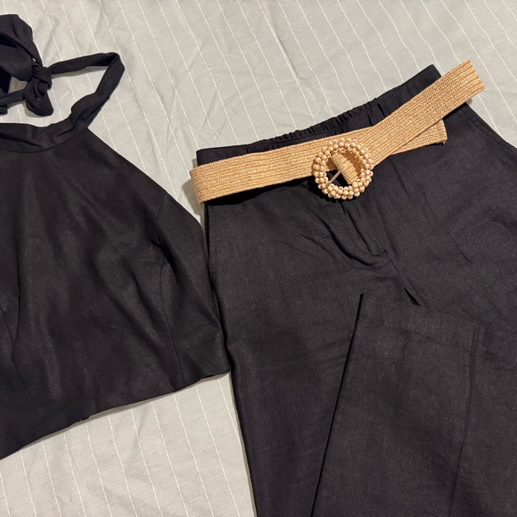 Pants - Elegant black wide-leg set with statement tan belt